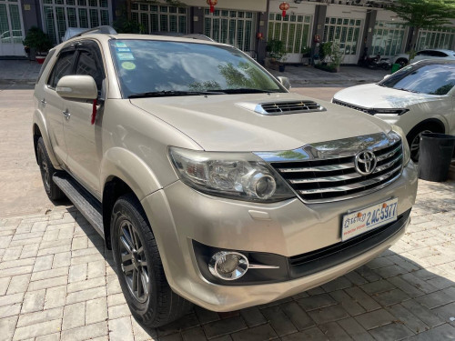 រថយន្តសម្រាប់ជួល Toyota Fortuner 2015 Daily, Weekly, Monthly, Yearly