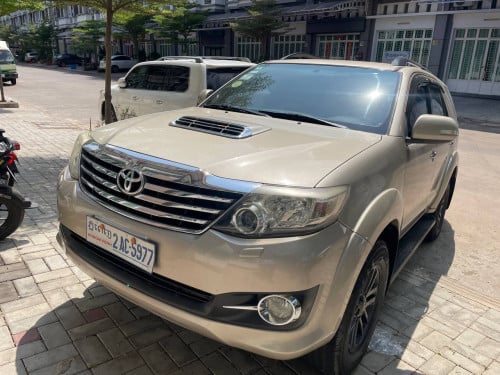 រថយន្តសម្រាប់ជួល Toyota Fortuner 2015 Daily, Weekly, Monthly, Yearly