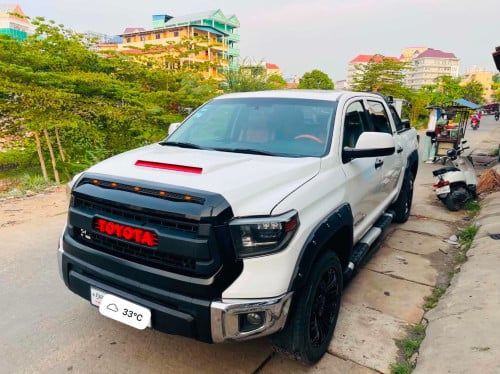 ឡានលក់ Tundra 07 ប៉ុង1 ហ្គាសស្រាប់ ពណ័ស