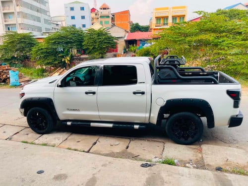 ឡានលក់ Tundra 07 ប៉ុង1 ហ្គាសស្រាប់ ពណ័ស