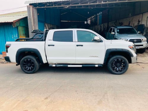 ឡានលក់ Tundra 07 ប៉ុង1 ហ្គាសស្រាប់ ពណ័ស