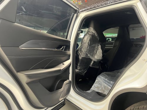👉Dongfeng L7 អគ្គិសនី 20800$ Full option