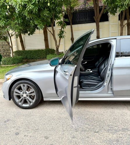 🚨💥តោះបងៗដែរស្រលាញMercedes Benz C300 4Matic ឆ្នាំ2015 Full Option Up C63