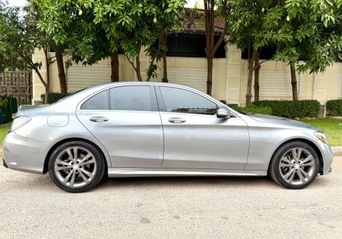 🚨💥តោះបងៗដែរស្រលាញMercedes Benz C300 4Matic ឆ្នាំ2015 Full Option Up C63