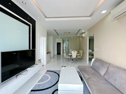 4 bed + 4 bath Condo for Rent in Chroy Changvar