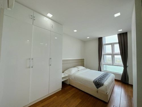 4 bed + 4 bath Condo for Rent in Chroy Changvar
