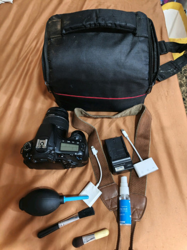 Camera Canon 250Dម្ចាស់កុនលុយលក់បន្ទាន់