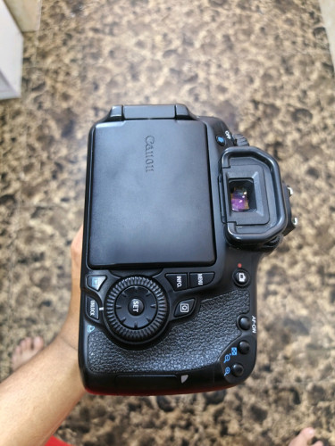 Camera Canon 250Dម្ចាស់កុនលុយលក់បន្ទាន់