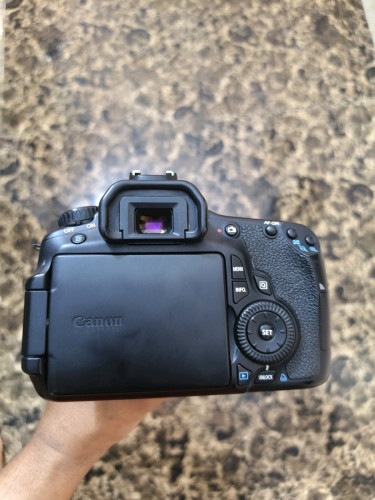 Camera Canon 250Dម្ចាស់កុនលុយលក់បន្ទាន់