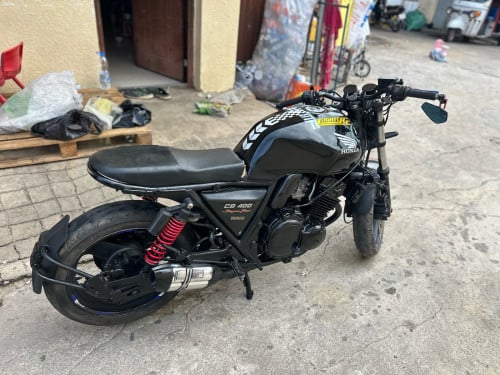 CB400cc  និងCB750cc មានពន្ធត្រឹមត្រូវដូចគ្នា លក់ធូរៗ