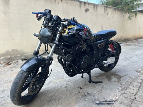 CB400cc  និងCB750cc មានពន្ធត្រឹមត្រូវដូចគ្នា លក់ធូរៗ
