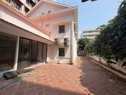 Commercial House for Rent near Royal Palace – Daun Penh
