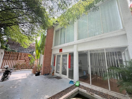 Commercial House for Rent near Royal Palace – Daun Penh