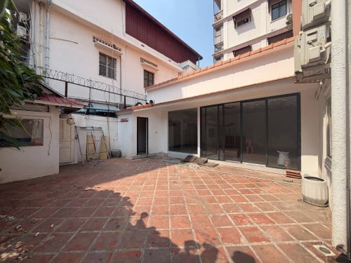 Commercial House for Rent near Royal Palace – Daun Penh