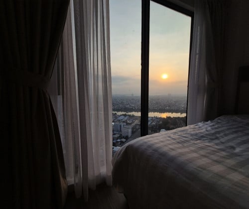 Stunning 41st-Floor River View executive 2-bedroom Apt at Urban Village 2 Ready-to-move-in
