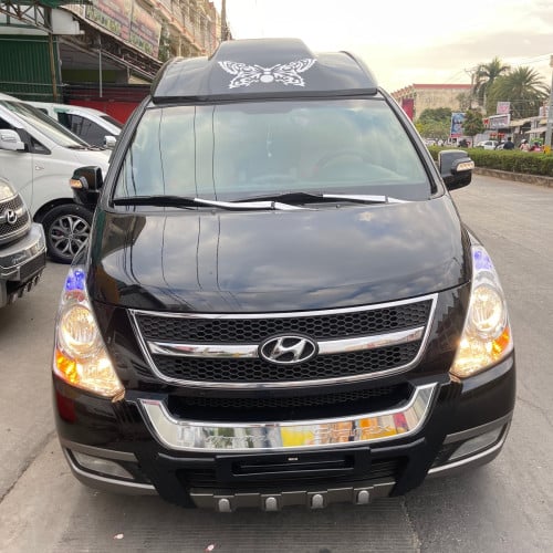 Grand Starex limousine