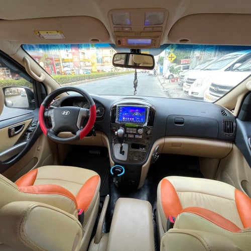 Grand Starex limousine