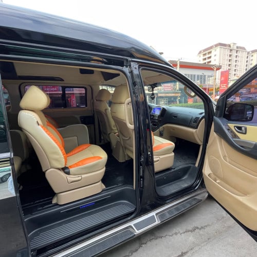 Grand Starex limousine
