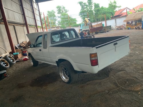 Hilux ឆ្នាំ1989 រៀបហេីយ អត់មានពេលជិះ ឯកសារគ្រប់ ផុតឆៀក