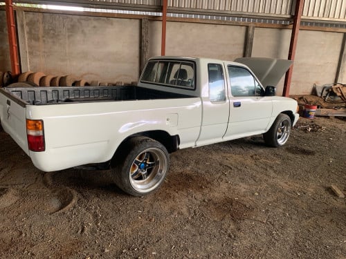 Hilux ឆ្នាំ1989 រៀបហេីយ អត់មានពេលជិះ ឯកសារគ្រប់ ផុតឆៀក