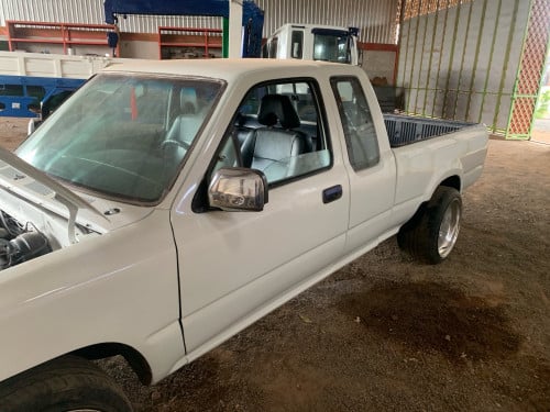 Hilux ឆ្នាំ1989 រៀបហេីយ អត់មានពេលជិះ ឯកសារគ្រប់ ផុតឆៀក
