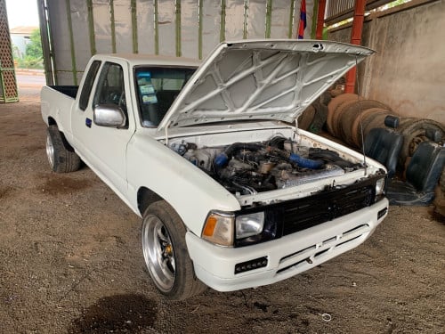 Hilux ឆ្នាំ1989 រៀបហេីយ អត់មានពេលជិះ ឯកសារគ្រប់ ផុតឆៀក