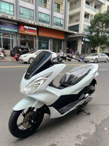 Honda PCX 2014 150cc 1580$ទិញដាច់ទាក់ទងជាមួហាងhttps://t.me/senghengmotor090