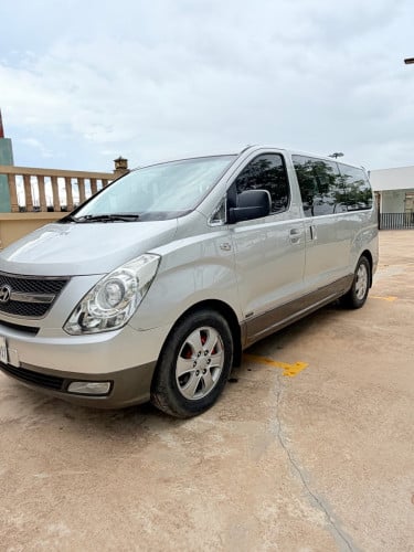 Hyundai Starex 09 HVX full option