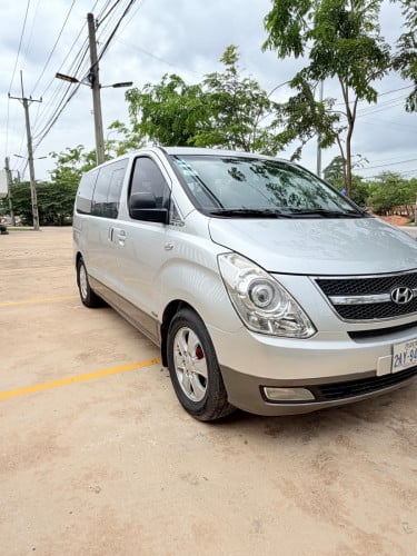 Hyundai Starex 09 HVX full option