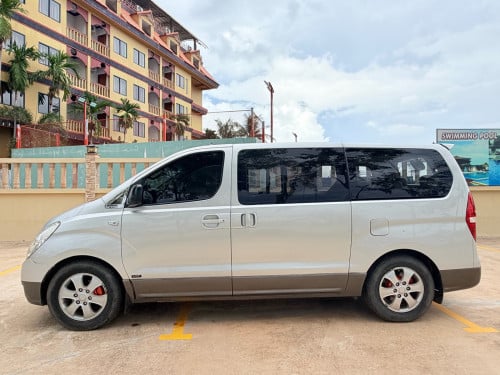 Hyundai Starex 09 HVX full option