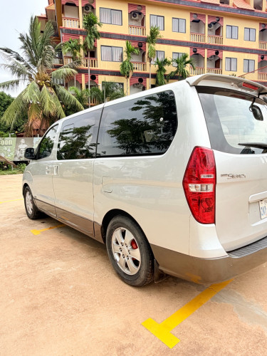 Hyundai Starex 09 HVX full option