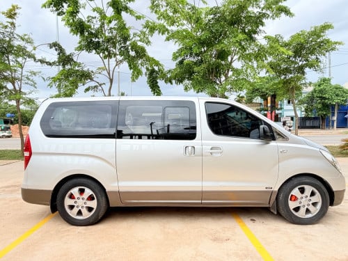 Hyundai Starex 09 HVX full option