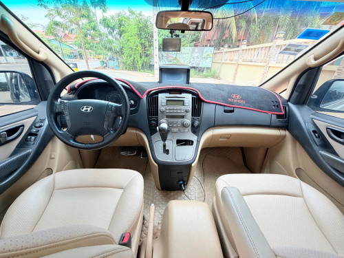 Hyundai Starex 09 HVX full option