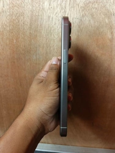 I phone 15 pm sim2 256 សាន់ំណែន