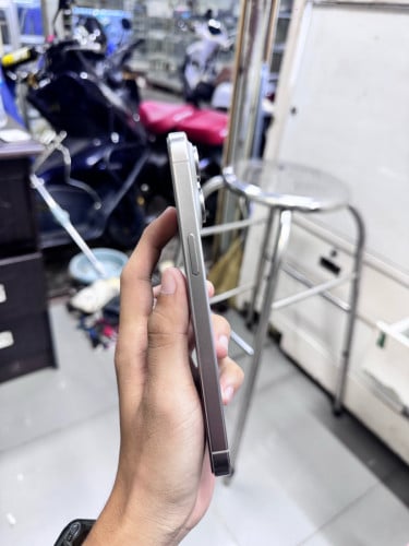 Iphone 15 pro max 1TB ZA sim2 បែកថាច់ជាំដូចរូប ប្រើបានធម្មតា