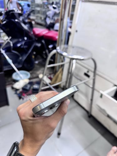 Iphone 15 pro max 1TB ZA sim2 បែកថាច់ជាំដូចរូប ប្រើបានធម្មតា