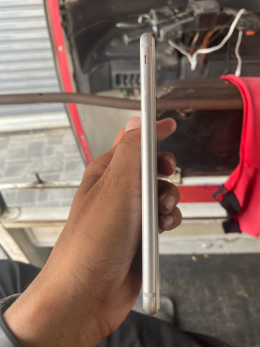 iphone 8 plus LL 64  បាយផាយ ប្រើ sim wifi បានធម្មតា