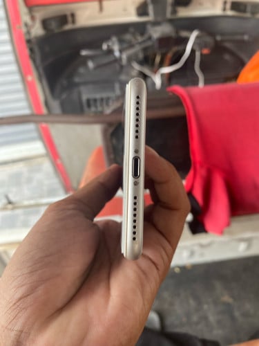 iphone 8 plus LL 64  បាយផាយ ប្រើ sim wifi បានធម្មតា