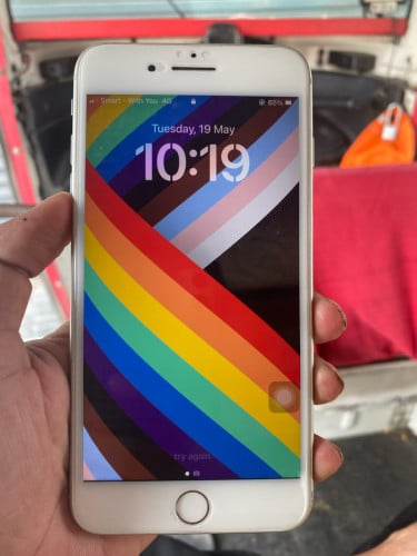 iphone 8 plus LL 64 បាយផាយ ប្រើ sim wifi បានធម្មតា