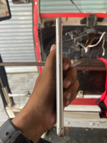 iphone 8 plus LL 64  បាយផាយ ប្រើ sim wifi បានធម្មតា