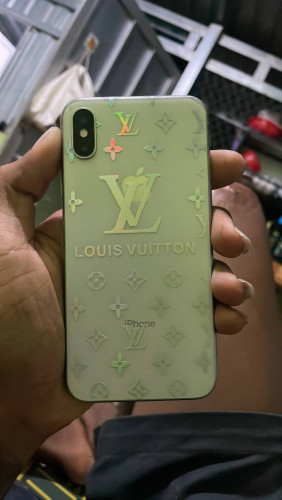 iPhone X ស្អាត់99%នៅស្នុំស៊ីន