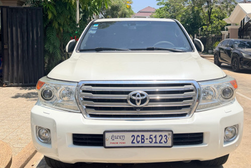 Land Cruiser VIP V8 2015
