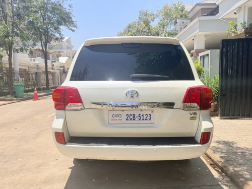 Land Cruiser VIP V8 2015