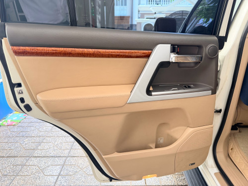 Land Cruiser VIP V8 2015