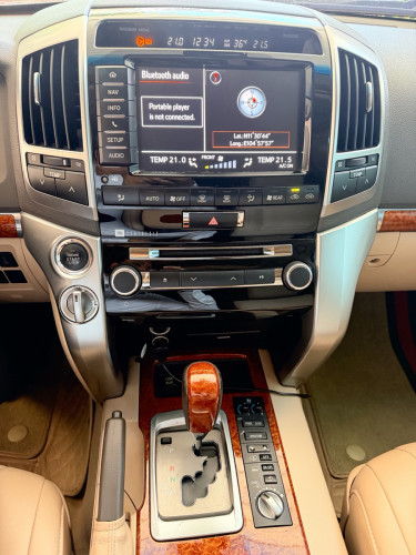 Land Cruiser VIP V8 2015