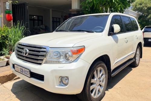 Land Cruiser VIP V8 2015