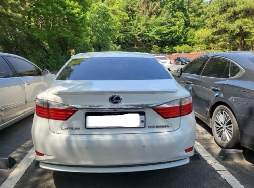 Lexus ES300h Hybrid Full Premium Option• Year : 2013 ( ក្រដាសពន្ធ )