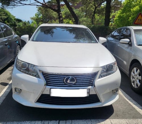Lexus ES300h Hybrid Full Premium Option• Year : 2013 ( ក្រដាសពន្ធ )