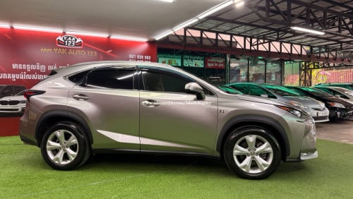Lexus NX 200T