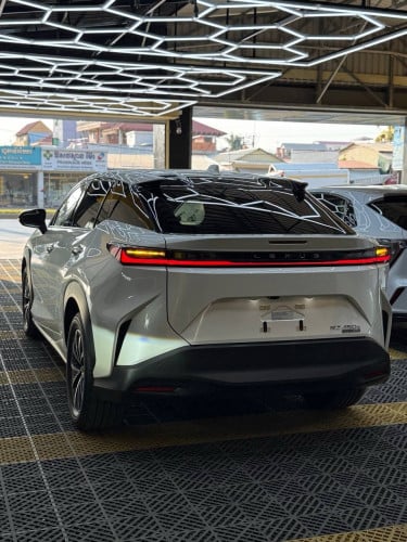 LEXUS RZ450e EV 2023